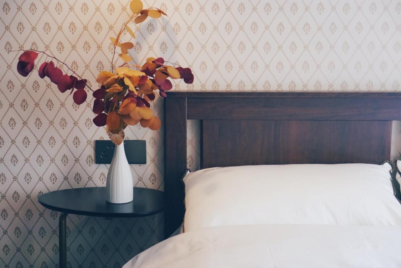 Shanghai Downtown Hills Boutique Guesthouse - Near Metro Line 7, Exit 3, Changping Road מראה חיצוני תמונה